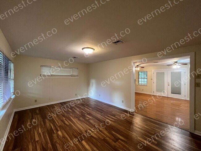 Foto del edificio - 1 Point O Woods Dr