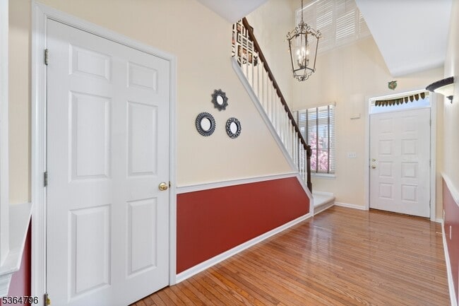 Building Photo - 28 Pinfold Ct