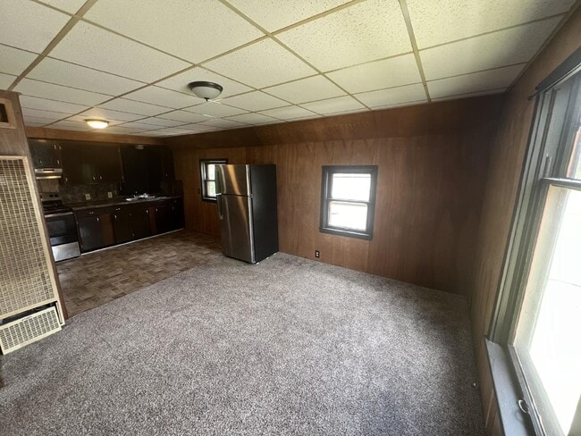 Building Photo - 1Bedroom Upper