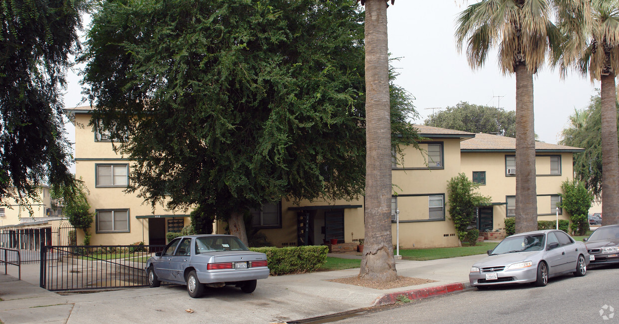 Building Photo - The Riverside Town House