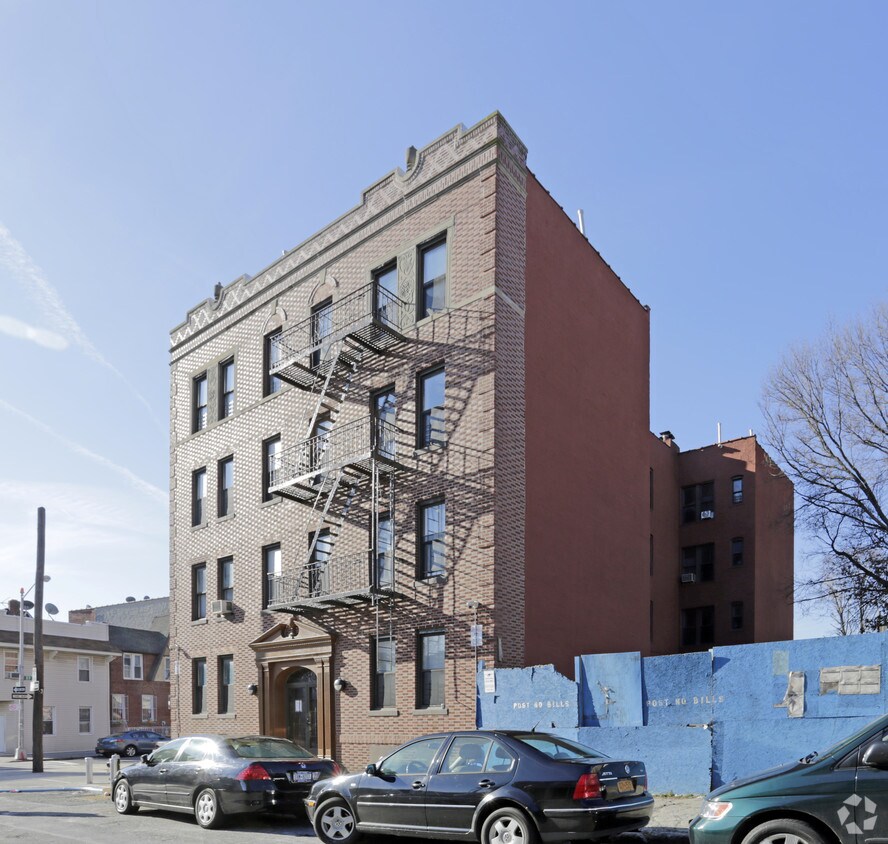 Building Photo - Midwood Gem