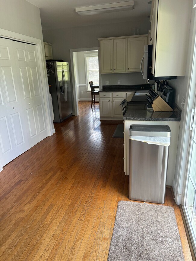 Foto del edificio - 1218 Brook Cir