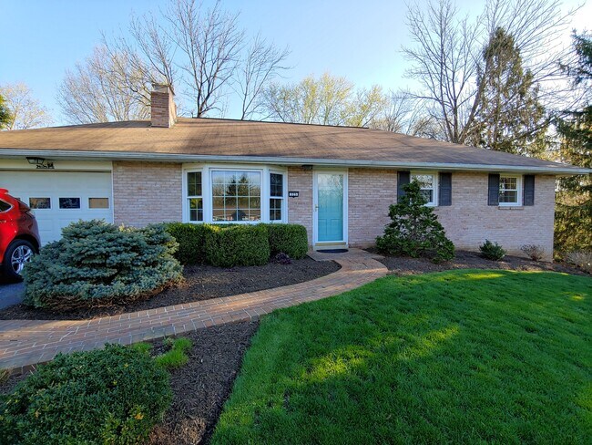 Foto del edificio - 325 Fairview Dr