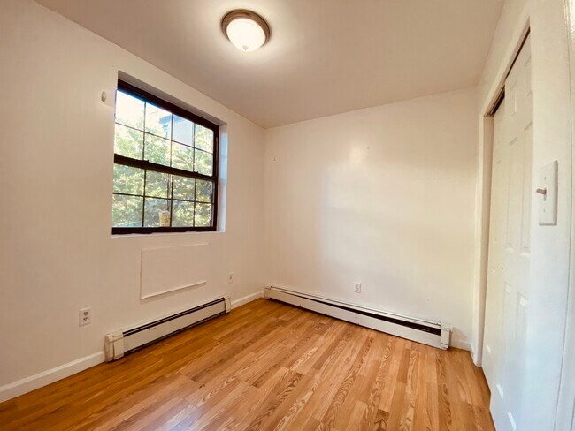 Foto del edificio - 653 Marcy Ave