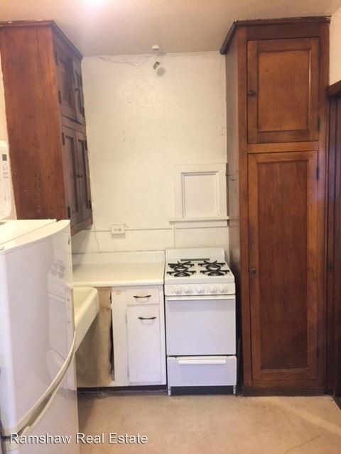 Building Photo - 1 br, 1 bath Room For Rent - 402 S. Race St