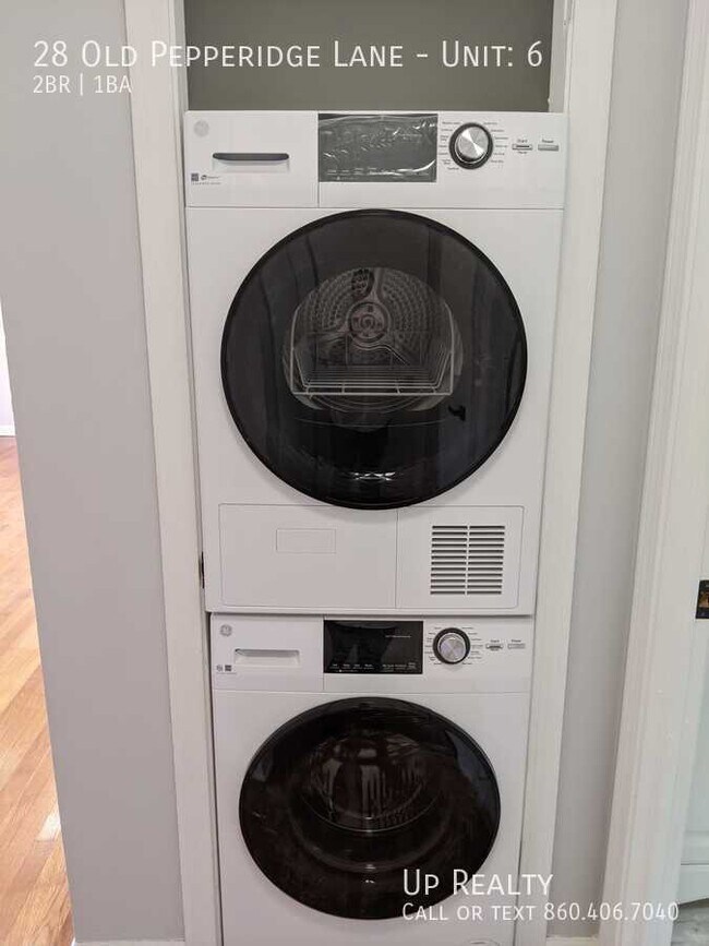 28 Old Pepperidge Ln Unit 6, Wethersfield, CT 06109 Room for Rent