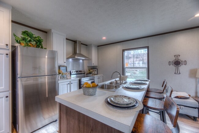 Building Photo - 6658 Bratton Rd