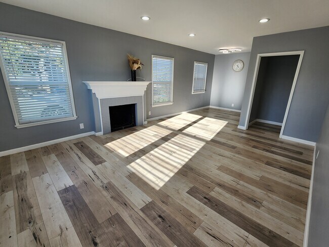 Building Photo - 8106 Vantage Ave