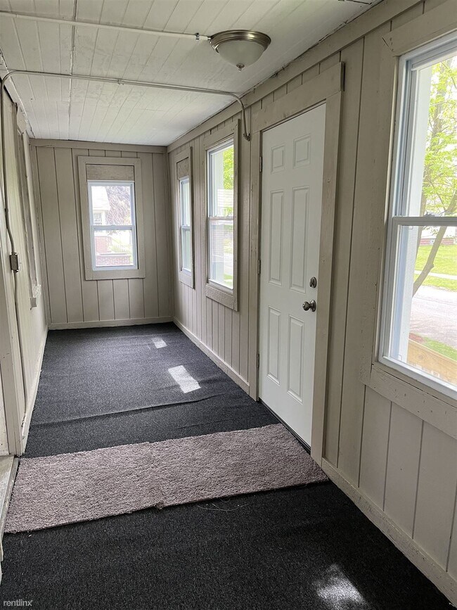 Building Photo - 2 br, 1 bath Duplex - 56 W Glenwood St Low...