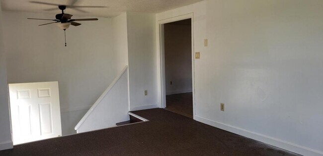 Building Photo - 1709 Stanaford Rd