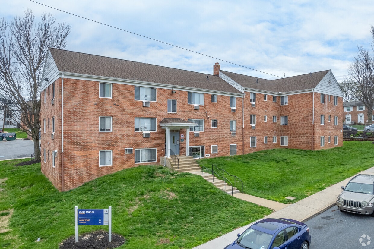 Primary Photo - Duke Manor Apartments