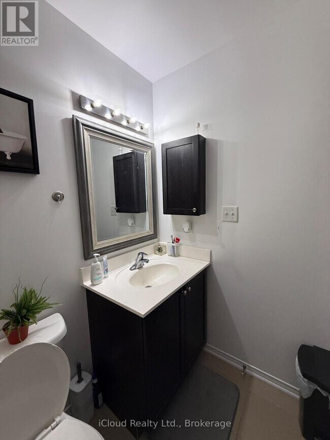 Photo du bâtiment - 2460 Post Rd