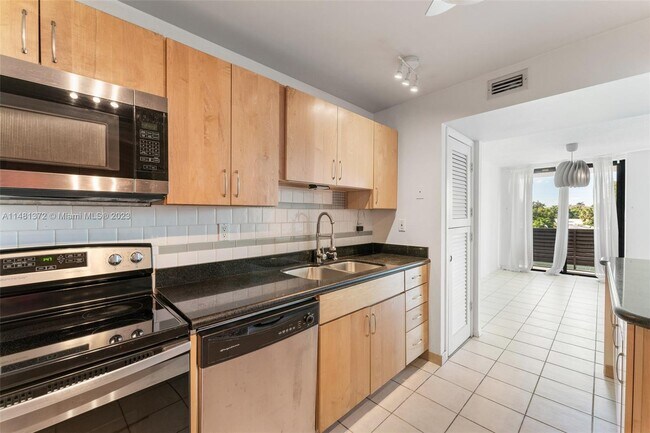 Foto del edificio - 9800 W Bay Harbor Dr