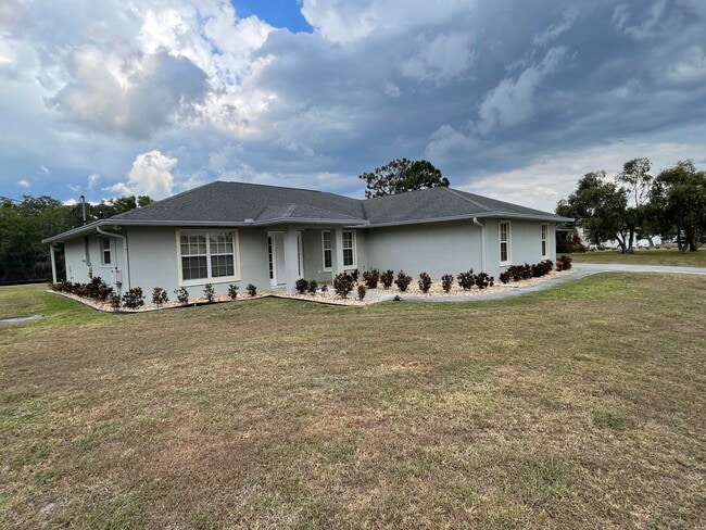 Foto del edificio - 145 SW Hawthorne Cir
