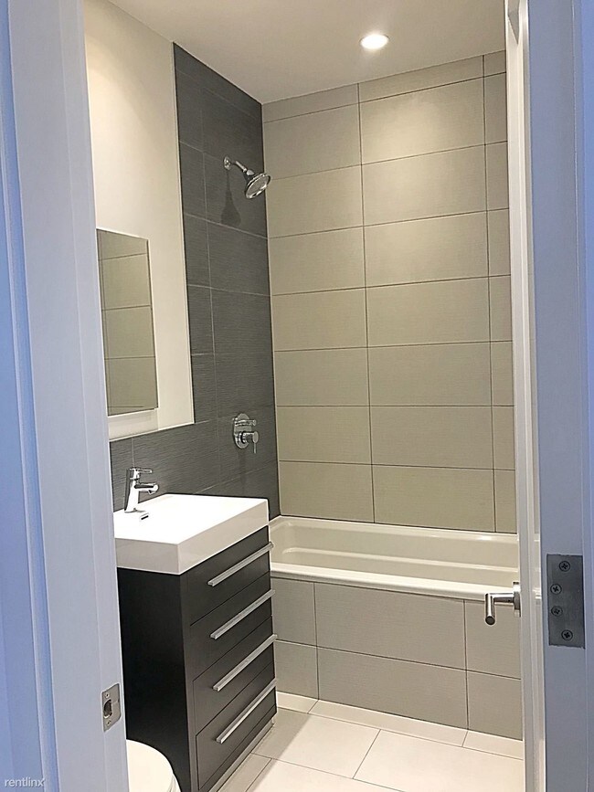 Foto del edificio - 2 br, 1 bath  - 7342 192nd St second floor