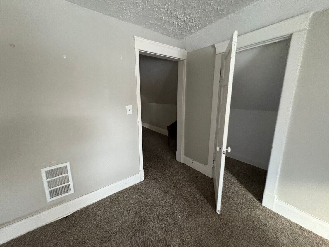 Foto del edificio - 10707 Hampden Ave