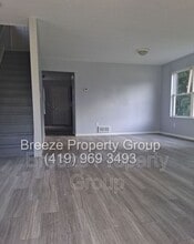 Building Photo - 133 W Warren Ave