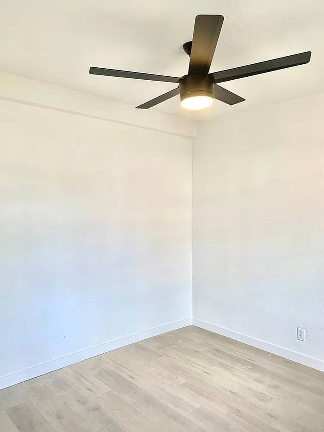 Bedroom w/ Vinyl Floor / Ceiling Fan - 3486 National Ave