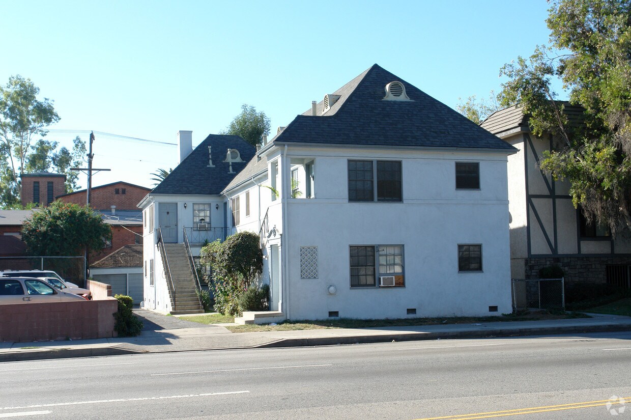 Primary Photo - 14716-14720 Victory Blvd