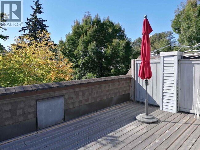 Photo du bâtiment - 7128 Stride Ave