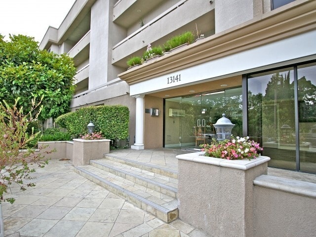 Building Photo - Sherman Oaks Renaissance