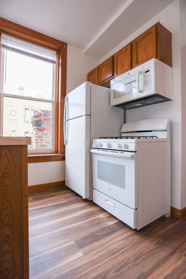Building Photo - 3464 N Clark St
