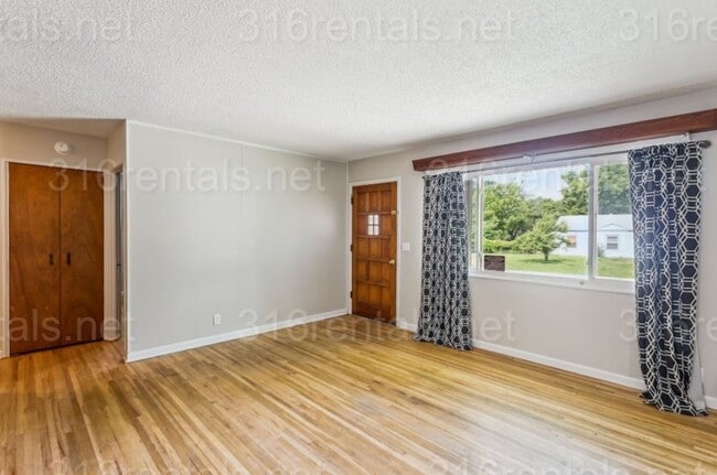 Foto del edificio - $1245 - 3 bed 1 bath - Single Family Home