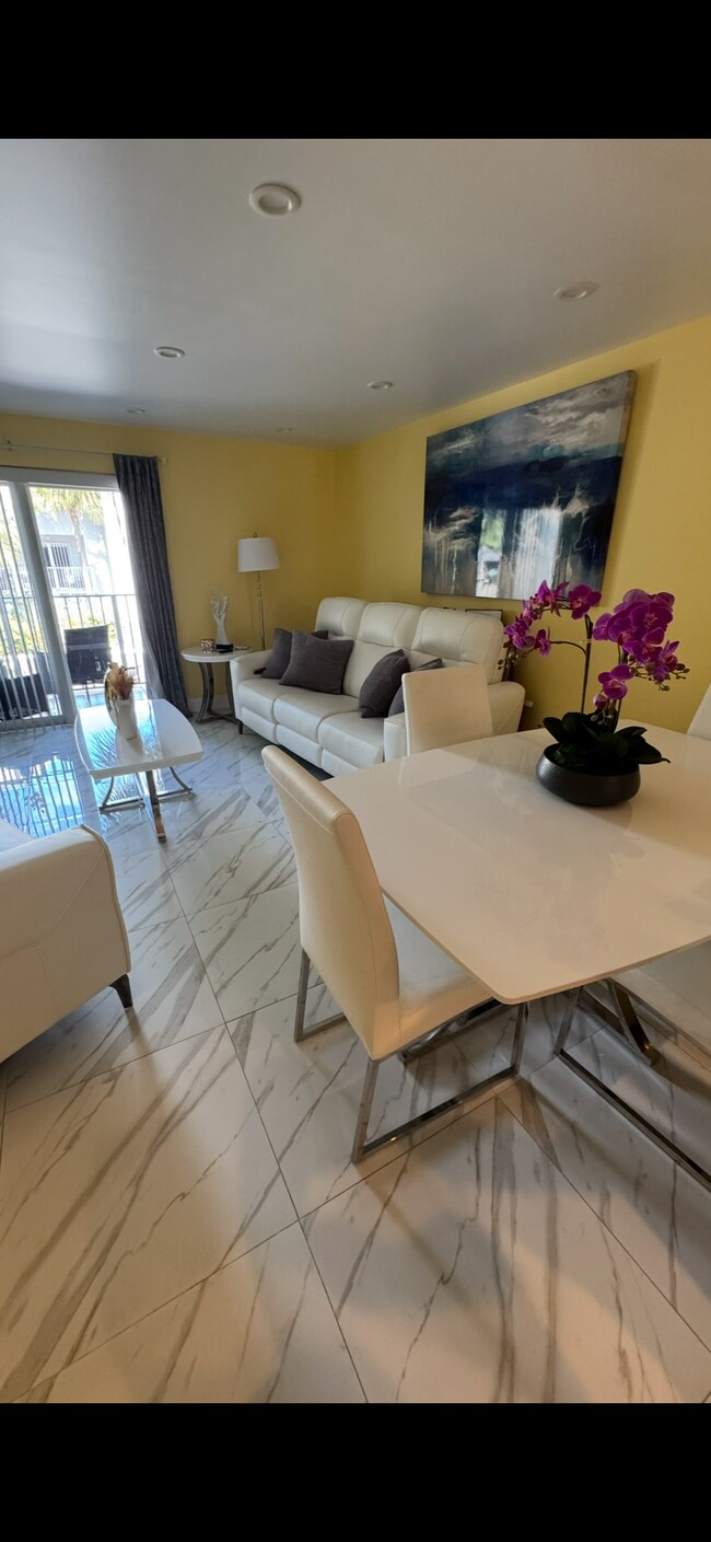 Foto del edificio - 2740 W 76th St