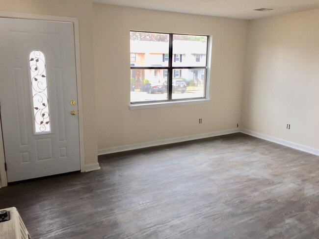 Foto del edificio - NOW AVAILABLE!! MOVE IN SPECIAL