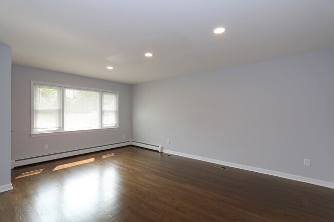 Building Photo - 106 Burnside Ave
