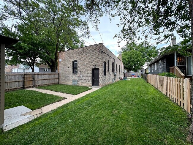 Foto del edificio - 5257 W Eddy St