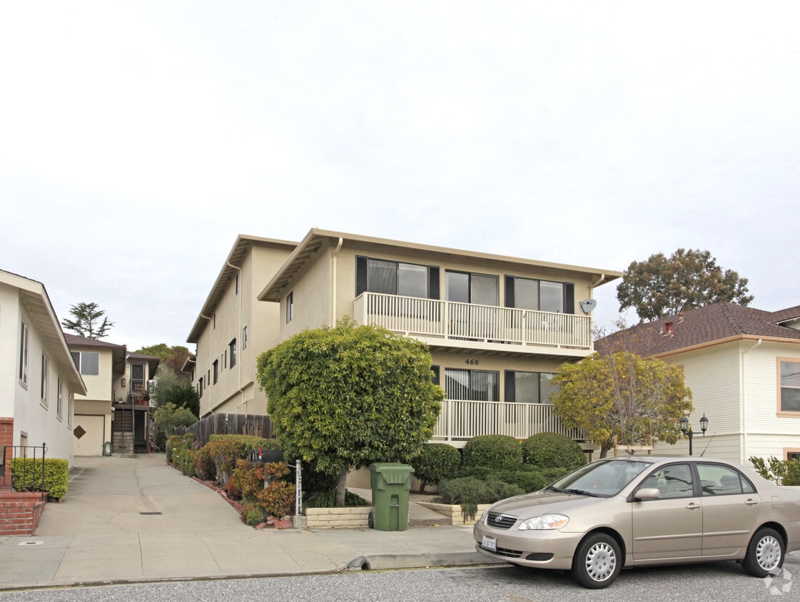 Building Photo - 466 Monroe St
