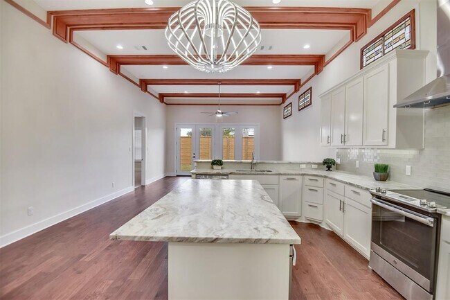 Foto del edificio - 4100 S Texas Ave
