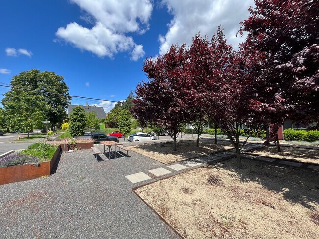 Foto del edificio - Modern 2-Bedroom! In-Unit Washer & Dryer, Covered Patio & Pet Friendly!