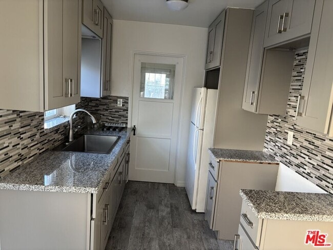 Building Photo - 130 E Hillcrest Blvd