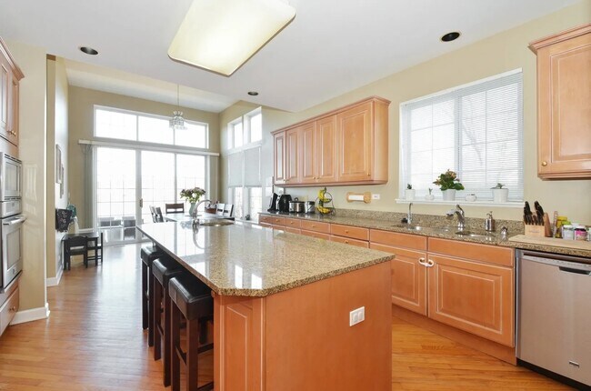 Foto del edificio - 575 Cypress Point Ct