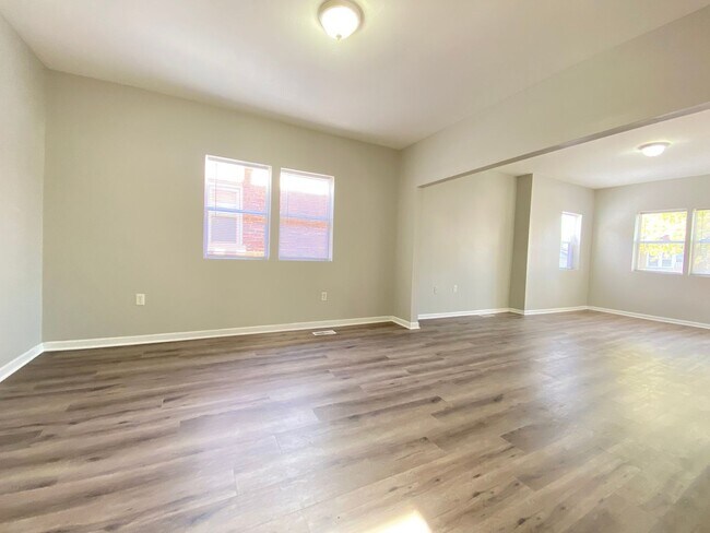 Foto del edificio - 3 Bed Home Available NOW