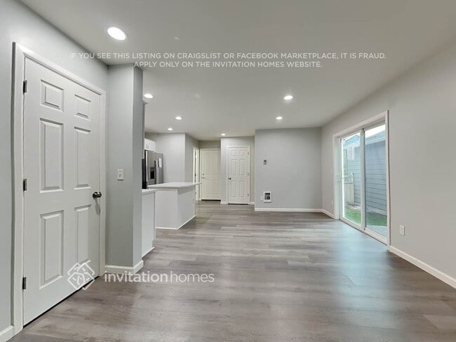 Building Photo - 3651 London Loop NE