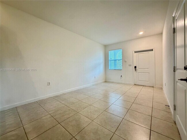 Foto del edificio - 2685 SE 13th Ct