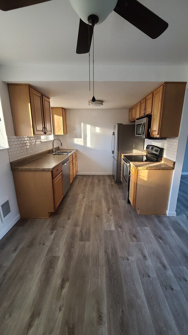 Building Photo - 6015 Pebble Pl