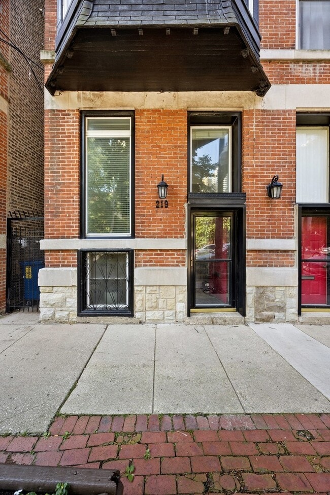 Building Photo - 219 W Wisconsin St