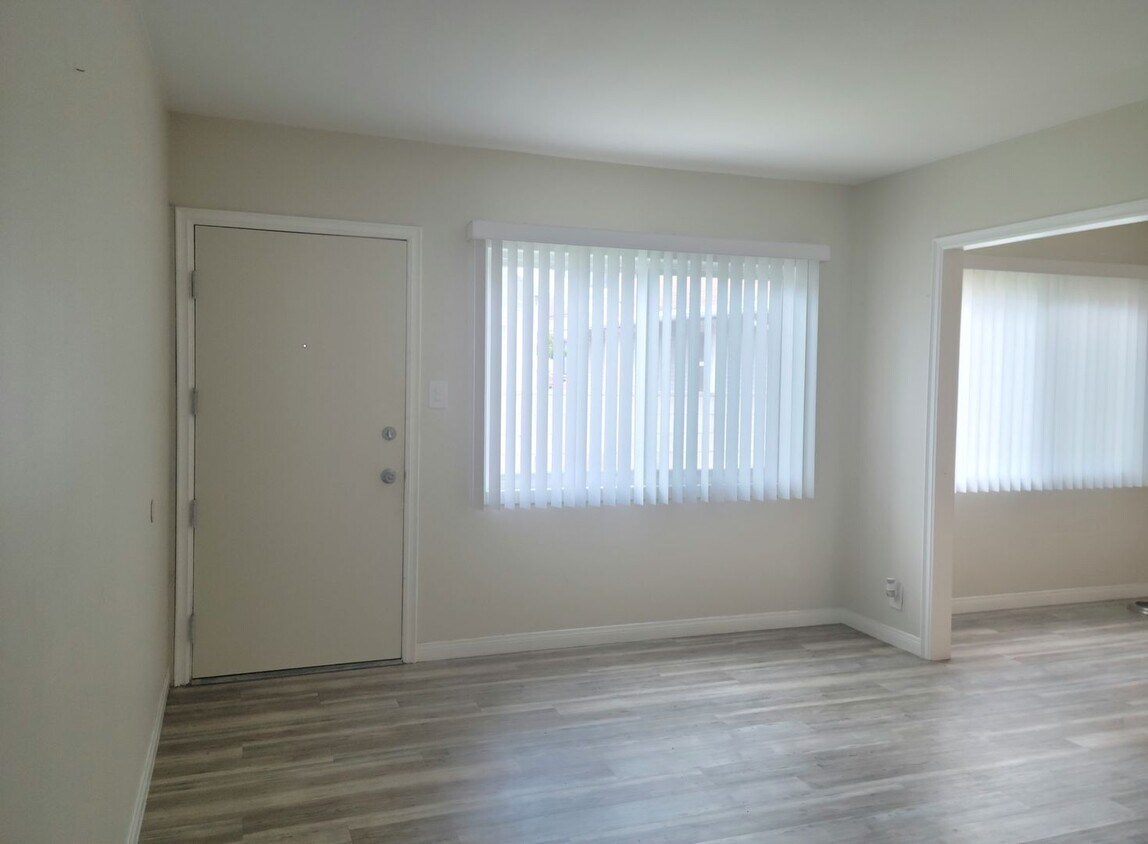 Foto principal - 619 S Grevillea Ave