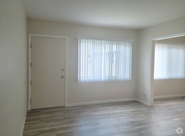 Building Photo - 619 S Grevillea Ave