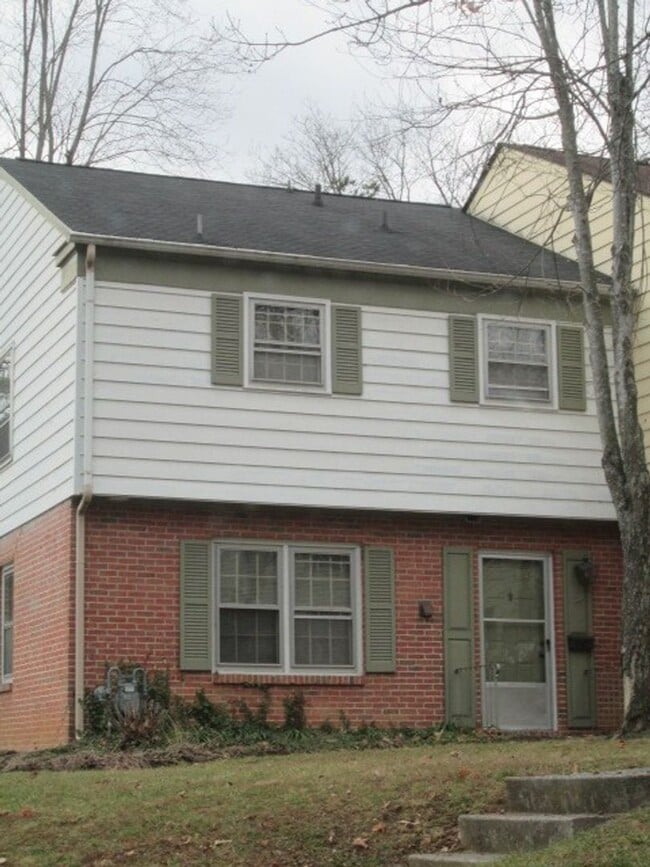 Building Photo - 124 Camelot Ct