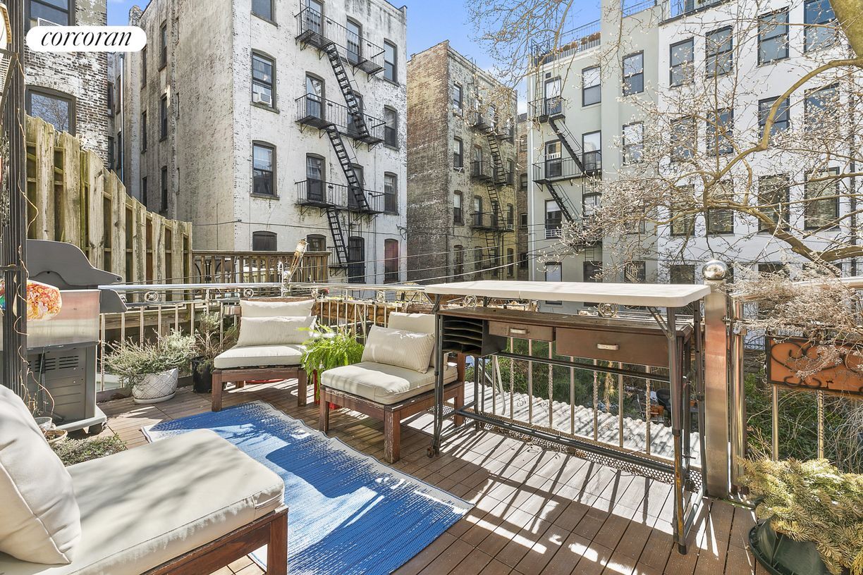 Primary Photo - 466 8th St