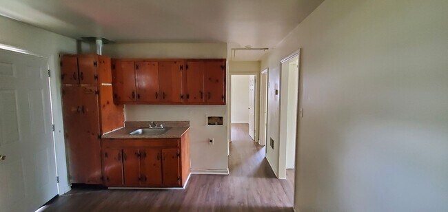 Foto del edificio - 2 Bedroom 1 Bathroom Duplex