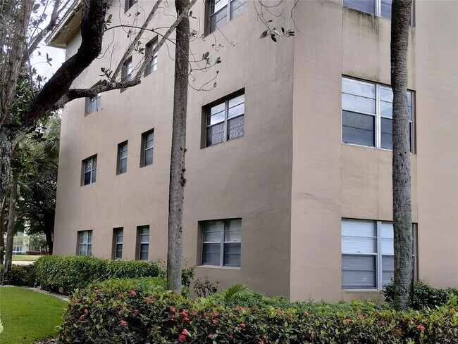 Foto del edificio - 1905 Bermuda Cir