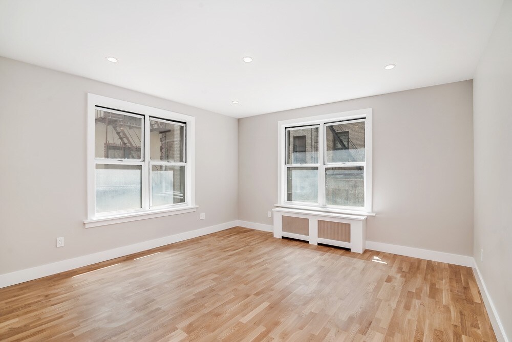 Foto principal - 93 Linden Blvd