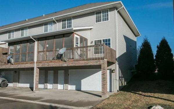 Foto del edificio - Beautiful 3 bedroom, 2.5 bathroom Townhouse Condo