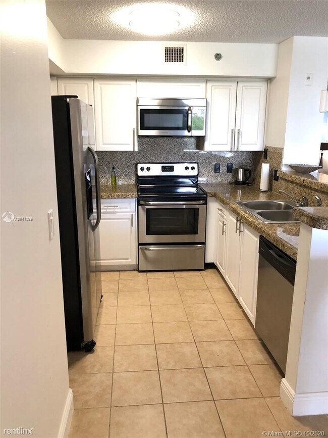Building Photo - 2 br, 2 bath Condo - 19777 E Country Club Dr